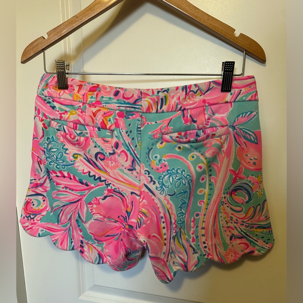 Lilly Pulitzer size 4 Pink and Blue Shorts. Scallop hem - Picture 4 of 7